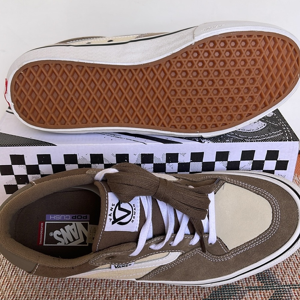 Vans WMNS Rowan Walnut
VN0A5JIC1NU
Sneakers - Picture 3 of 16